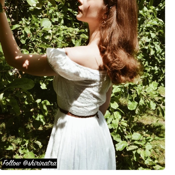 Elegant White Off-Shoulder Dress - Picture 8 of 12